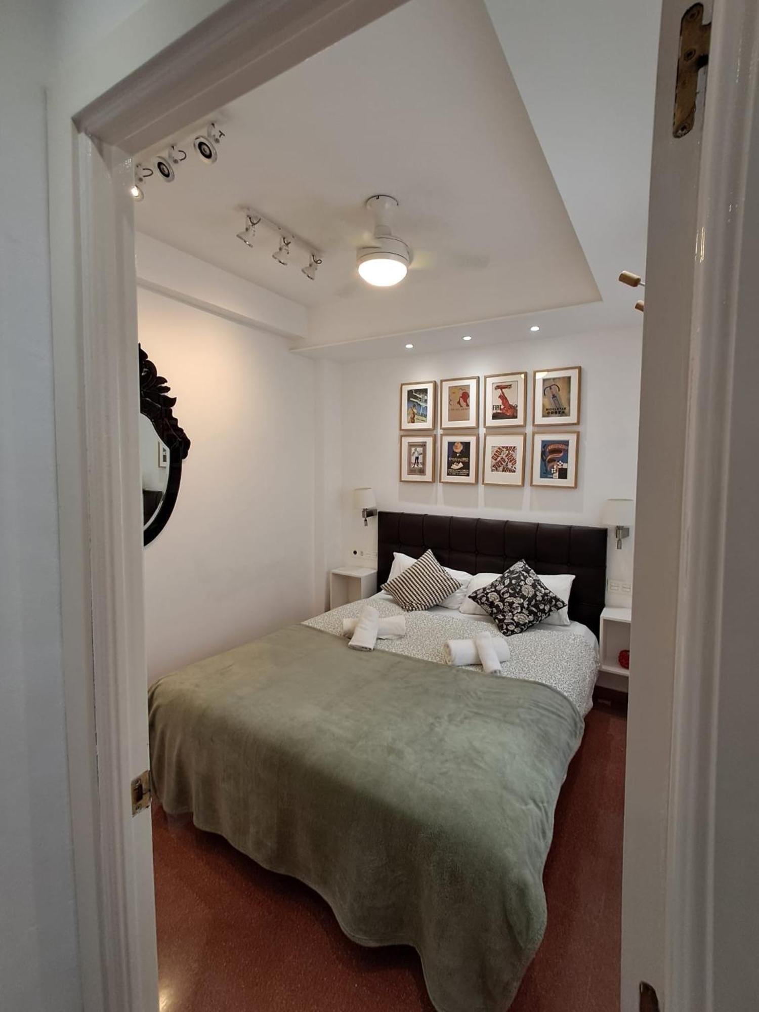Old Town, City Center Apartment Premium With Parking Малага Экстерьер фото