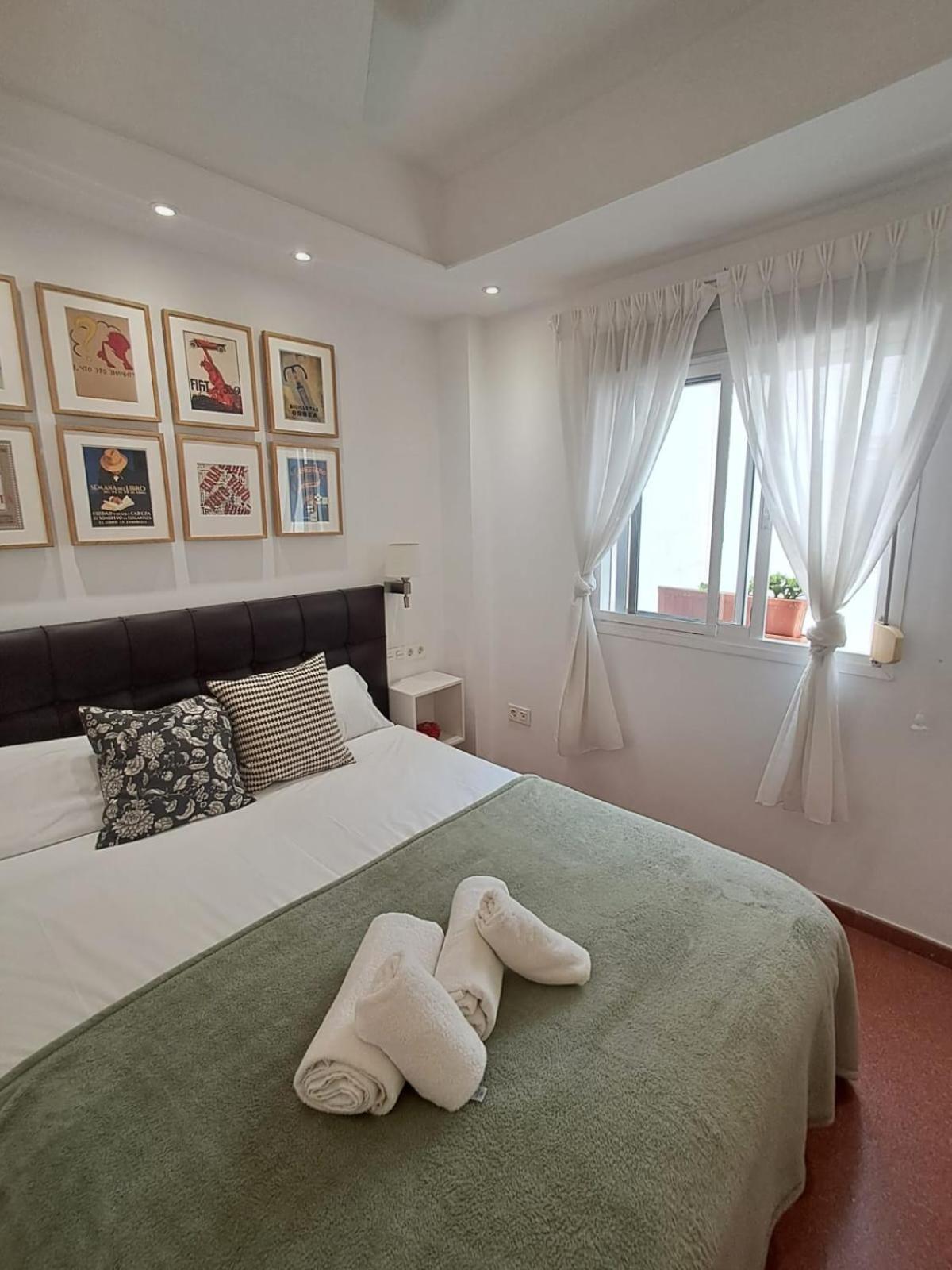Old Town, City Center Apartment Premium With Parking Малага Экстерьер фото