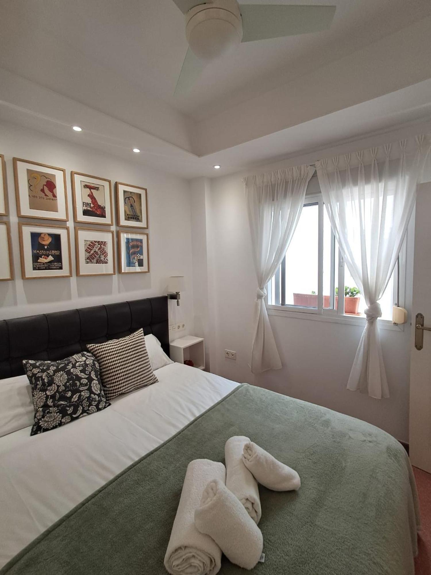 Old Town, City Center Apartment Premium With Parking Малага Экстерьер фото